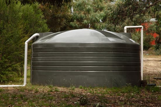 Steel Highline water tank installed on a backyard garden used for both home consumption and gardening needs